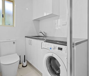 SINGLE LEVEL HOME - Photo 6