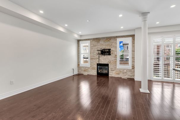 For Lease - 2394 Alstep Way, Oakville, Ontario - Photo 1