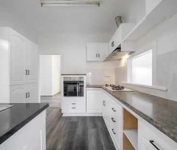 Spacious Family Home in Prime Campbelltown Location - Photo 4