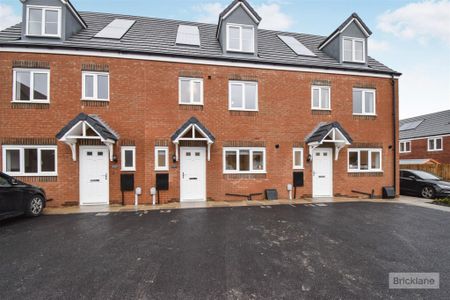 4 bed House - Semi-Detached To Let - Photo 5