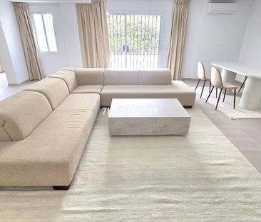 Detached Villa in Elviria - Photo 1