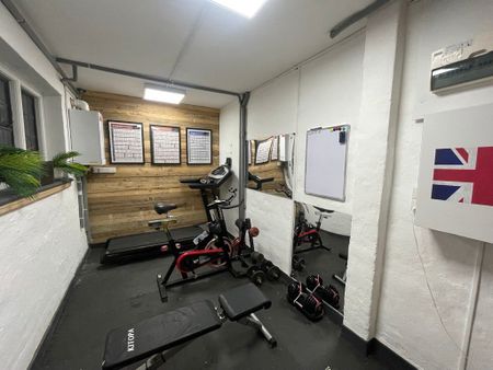 5 bedroom detached house to rent - Photo 3