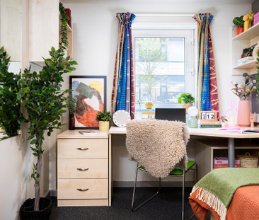 1 bedroom in a flat share to rent - Photo 2