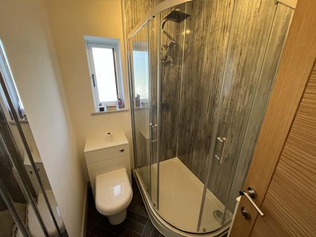 1 bedroom in a house share to rent - Photo 4