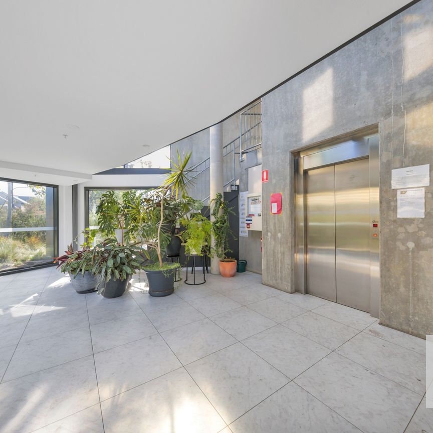 Spacious & Modern 2-Bedroom Apartment - Photo 1