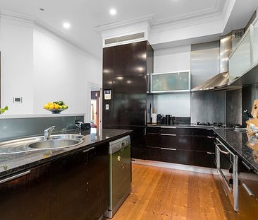 Register To View - Spacious Family Haven: Perfectly Located in Yarraville! - Photo 2