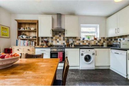 Second Avenue, Manor, E12 - Photo 4