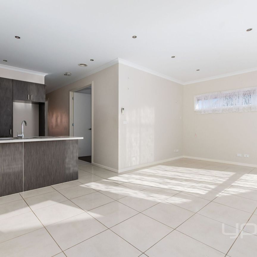 Low-Maintenance 3 Bedroom Unit! - Photo 1