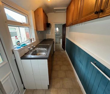 West Acridge, Barton-upon-Humber, Lincolnshire, DN18 5AN - Photo 5