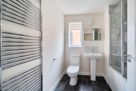 2 bedroom semi-detached house to rent - Photo 4