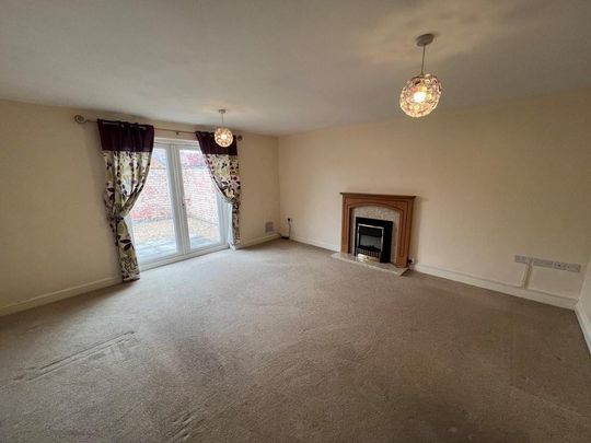 3 bedroom end of terrace house to rent - Photo 1