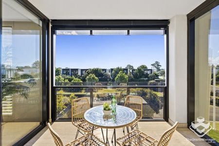 Luxurious 2 bedroom - 2 bathroom Fully Furnished Apartment - Photo 5