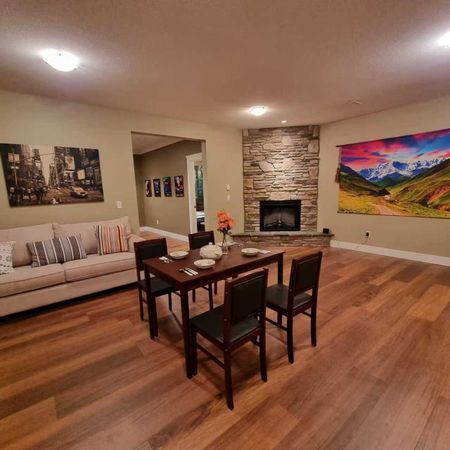 Beautiful & Large Two Bedrooms Suite - Photo 3
