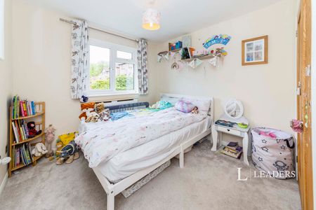 3 bedroom house to rent Mallard Place, East Grinstead, West Sussex, RH19 - Photo 4