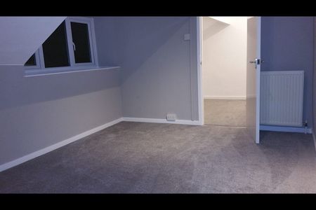 3 Bed Terraced House, Zoar Street, LS27 - Photo 5