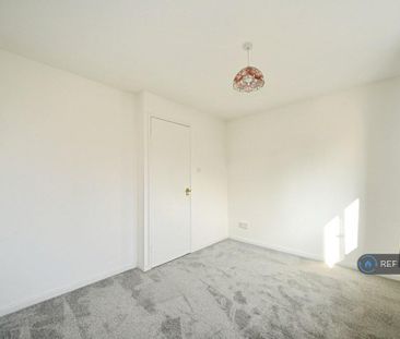 2 bedroom end of terrace house to rent - Photo 4
