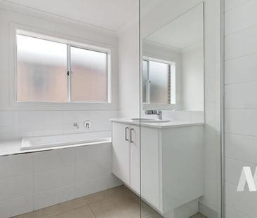 Modern Elegance & Everyday Convenience in Pakenham - Photo 6