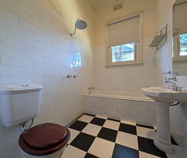 Furnished & Full of Character - Photo 4