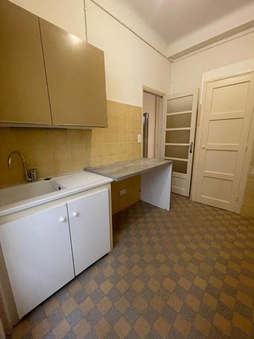Location Appartement 4 pièces 82m² NICE 06000 - Photo 2