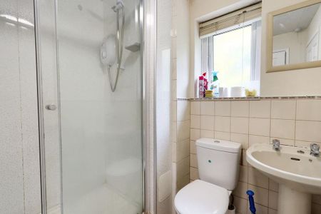 1 bedroom in a house share to rent - Photo 4