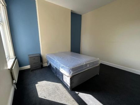 4 bedroom flat to rent - Photo 4