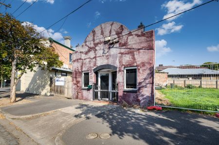YOUR NEW YORK LOFT LIFESTYLE IN PORT MELBOURNE - Photo 4