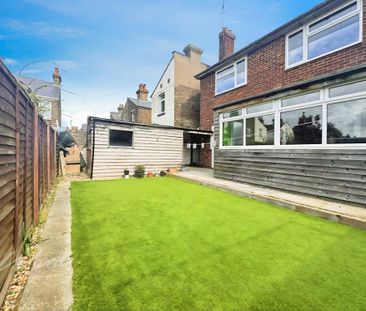 2 bedroom flat to rent - Photo 6