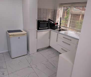 1 Bed Bungalow, Lulworth Green, SO16 - Photo 2