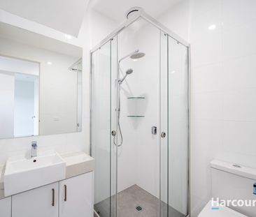 Modern 4-bedroom Townhouse! - Photo 4