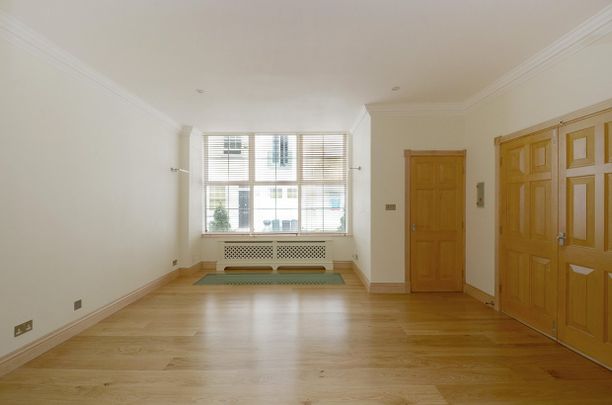 4 bedroom mews to rent - Photo 1