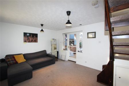 3 bedroom end of terrace house to rent - Photo 2