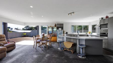 Beautiful 3 bedroom home - Photo 3