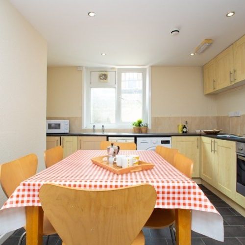 37 Headingley Avenue, Headingley, Leeds, LS6 3ER - Photo 1