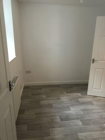 2 bedroom semi-detached house to rent - Photo 4