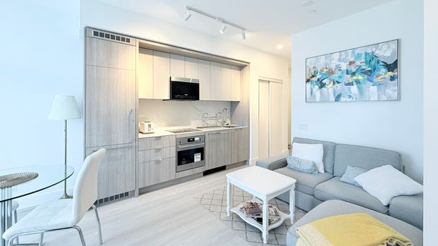 For Lease - 6 Greenbriar Road Unit# 708, Toronto, Ontario - Photo 1