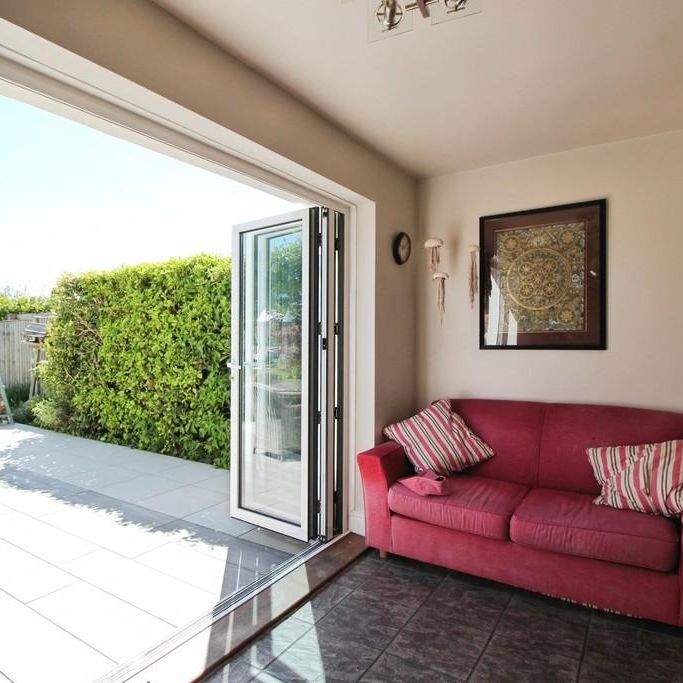 5 bedroom detached house to rent - Photo 1
