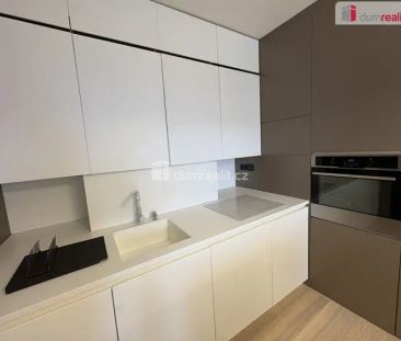pronájem luxusního designového bytu 2+kk s balkonem a parkovacím st... - Photo 3