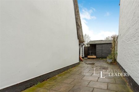 3 bedroom detached house to rent - Photo 2