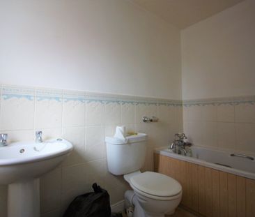 3 bed Semi-Detached - To Let - Photo 5