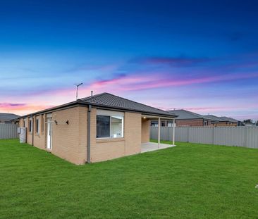 Modern Stunning Family Home! - Photo 5