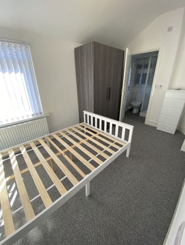 £2,750 PCM, Exceptional Refurbished Five En-Suite Double Bedroom Furnished House with Enclosed Garden in Pentre Street, Grangetown, Cardiff, CF11 6QX - Photo 2