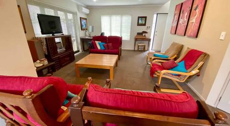 Charming 4BR Home in Northcross/Albany! - Photo 4