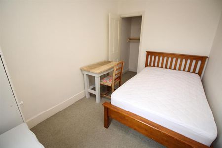 4 bedroom terraced house to rent - Photo 4