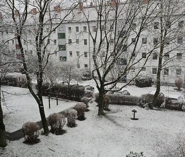 3-Raum-Wohnung mit Balkon, Einbauküche und Stellplatz im Zentrum - Photo 4