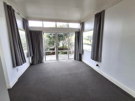 Spacious Hataitai Flat For Rent - Photo 3