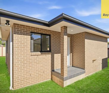 BRAND NEW GRANNY FLAT!!! - Photo 2