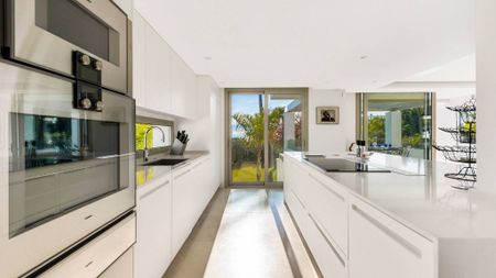 5 bedroom luxury Villa for rent in The Golden Mile, Spain - Photo 3