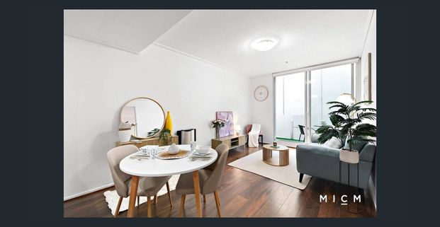 Sun-Drenched Style in the Heart of Southbank - Photo 1