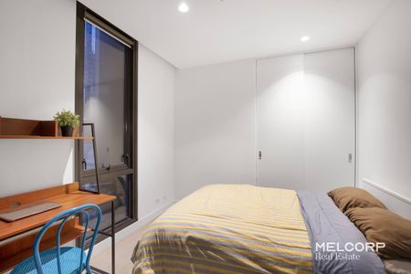 FURNISHED ONE-BEDROOM AT EMPIRE-MELBOURNE - Photo 2