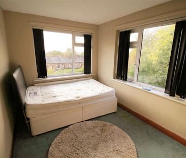 4 bedroom semi-detached house to rent - Photo 4